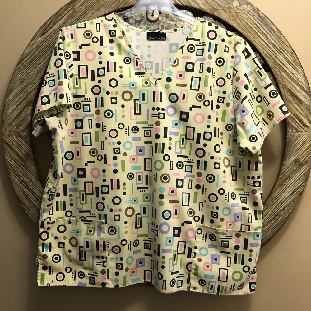 Cherokee Scrub Top, yellow/geometric, size 2XL